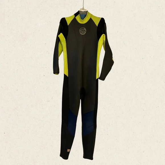 🌊 Get Your Pre-loved Rip Curl Torquay Full Body Wetsuit! 🌊 - Picture 1 of 6